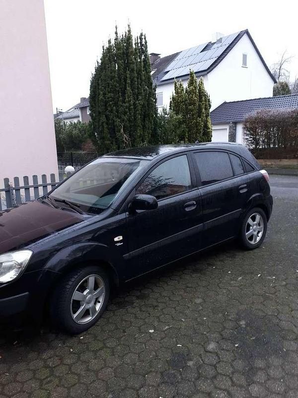 Schwarz Gebraucht 2008 Kia Rio Limousine | 1.900 € (Fairer Preis) - Bild 1/3