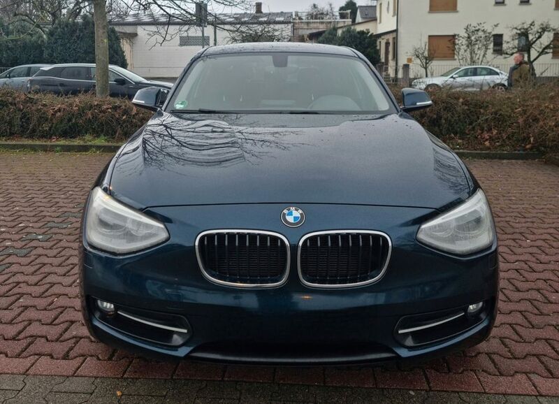 Blau Gebraucht 2011 BMW 116 Sport Line Kleinwagen | 6.500 € (Fairer Preis) - Bild 1/4