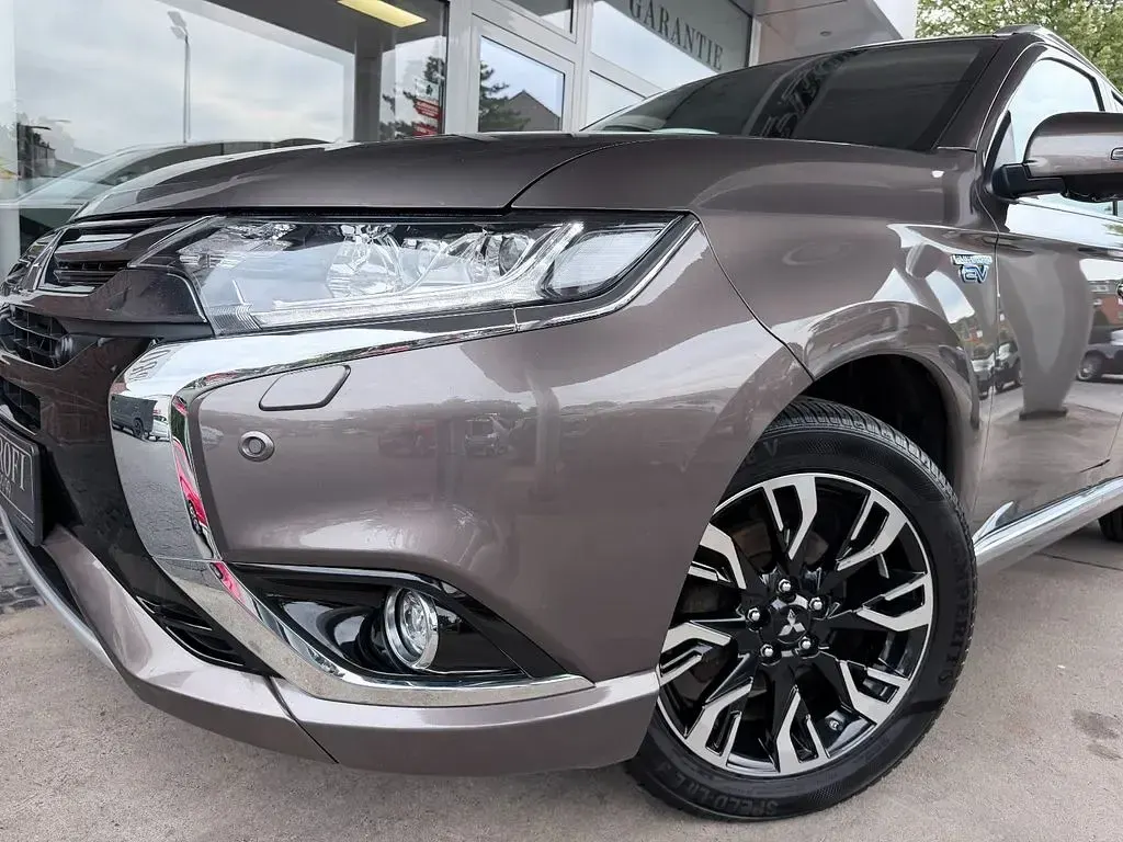 Gebraucht Mitsubishi Outlander P-HEV Top 121 PS (88 kW) 2017 Braun SUV