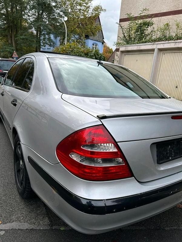 Grau Gebraucht 2003 Mercedes E320 Limousine | 3.000 € (Guter Preis) - Bild 1/4