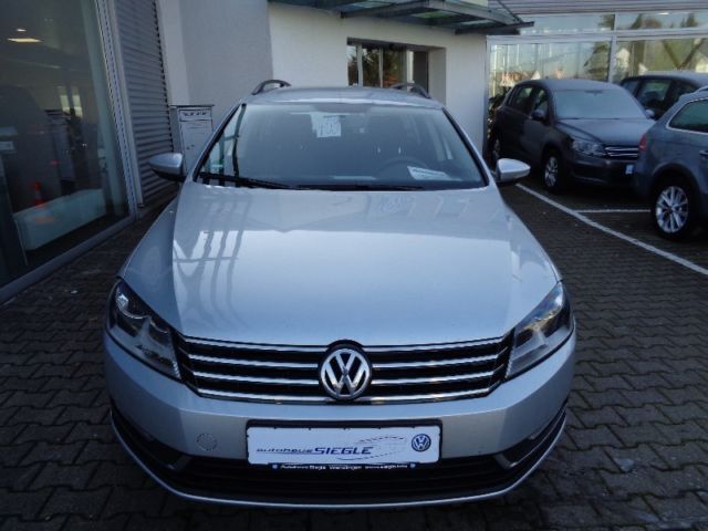 Gebraucht VW Passat Business 140 PS (102 kW) 2013 Silber metallic Kombi