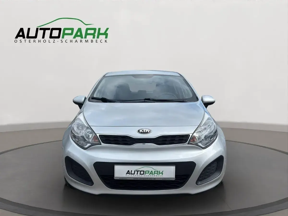 Gebraucht Kia Rio Edition 7 86 PS (63 kW) 2013 Silber Limousine