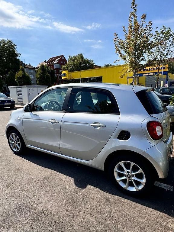 Silber Gebraucht 2015 Smart ForFour Passion Kleinwagen | 6.500 € (Fairer Preis) - Bild 1/4