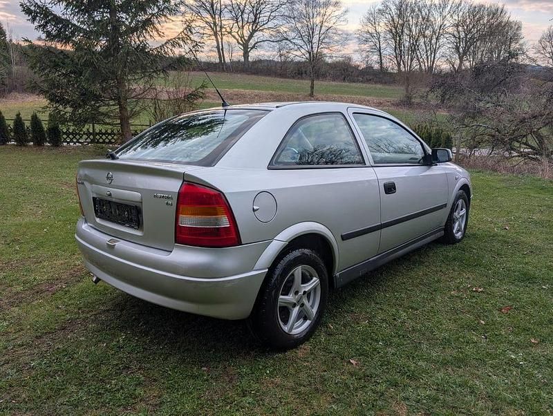 Gebraucht Opel Astra Selection 84 PS (61 kW) 2002 Silber Limousine