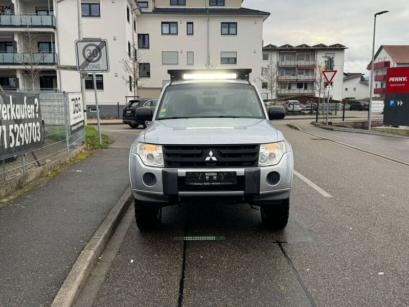Silber Gebraucht 2010 Mitsubishi Pajero SUV | 16.990 € (Fairer Preis) - Bild 1/4