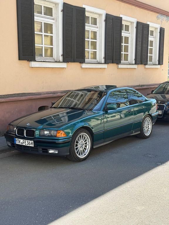 Grün Gebraucht 1993 BMW 325 Performance Coupé | 15.900 € - Bild 1/4