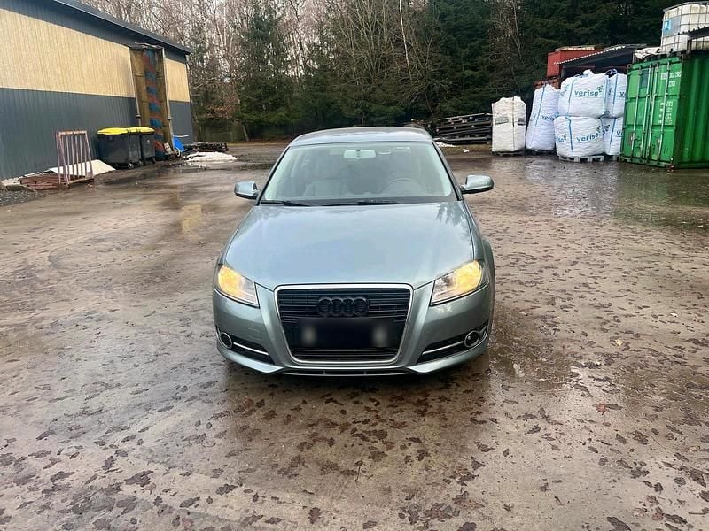 Grau Gebraucht 2010 Audi A3 Limousine | 6.000 € (Guter Preis) - Bild 1/4