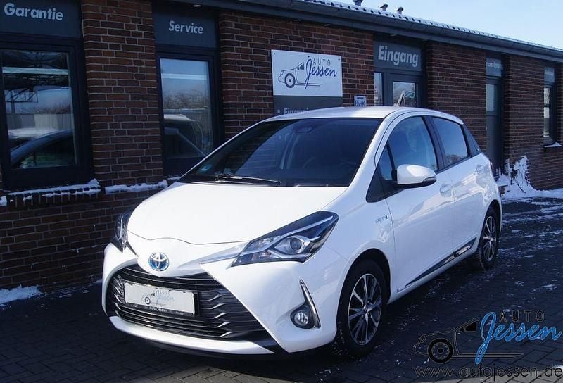 Gebraucht Toyota Yaris Hybrid Club 73 PS (53 kW) 2019 Weiß Limousine