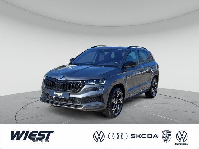 Graphitegrau metallic Gebraucht 2024 Skoda Karoq SportLine SUV | 42.433 € (Teuer) - Bild 1/4