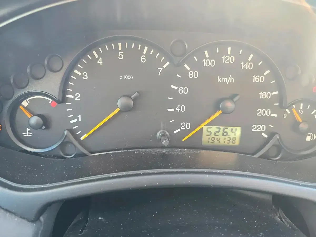 Brugt Ford Focus 74 HK (54 kW) 2004 Sølv Hatchback