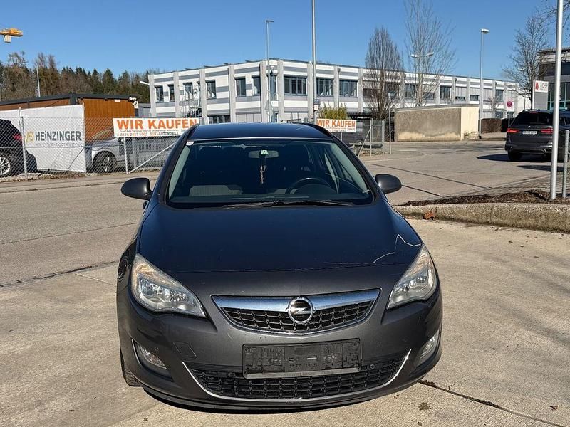 Gebraucht Opel Astra Edition 120 PS (88 kW) 2011 Grau Kombi
