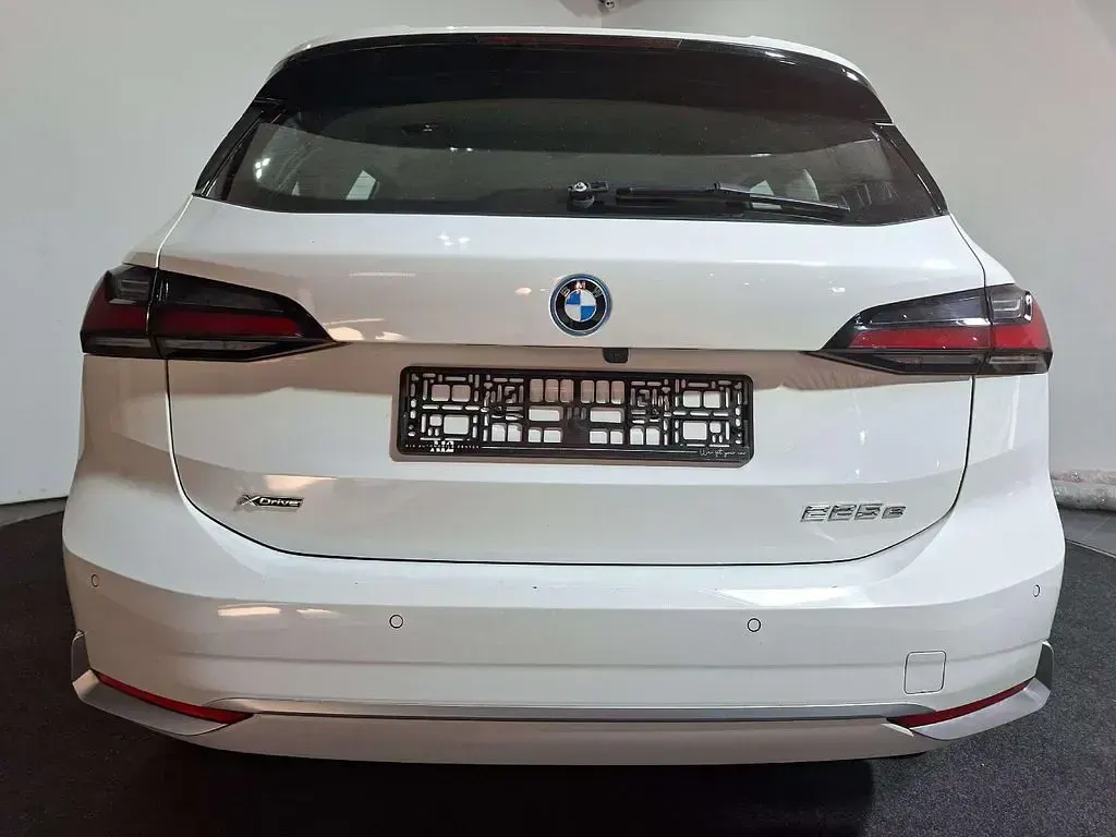 Gebraucht BMW 225 136 PS (100 kW) 2023 Weiß Van / Kleinbus