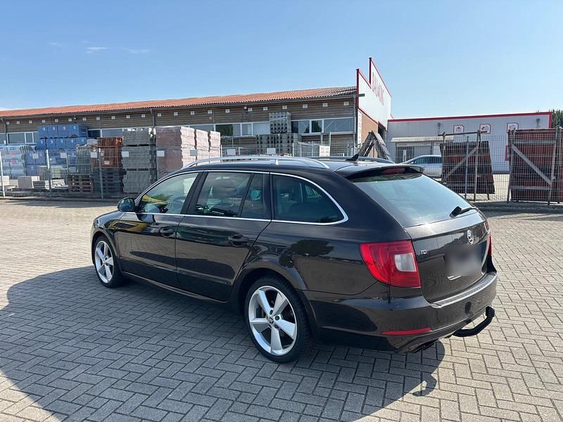 Gebraucht Skoda Superb 170 PS (125 kW) 2012 Kombi