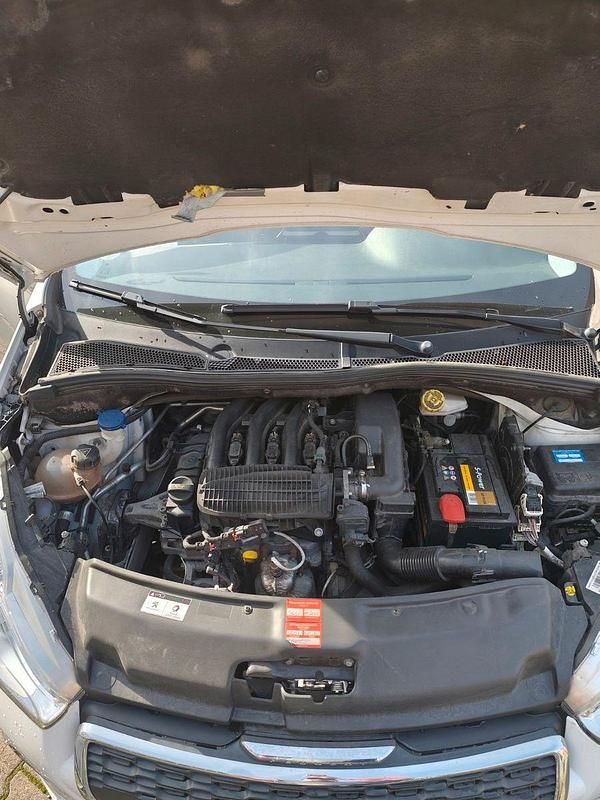 Second-hand Peugeot 208 Active 82 CP (60 kW) 2013 Alb Hatchback