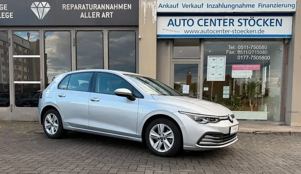 Gebraucht VW Golf VIII Life 150 PS (110 kW) 2022 Silber Limousine