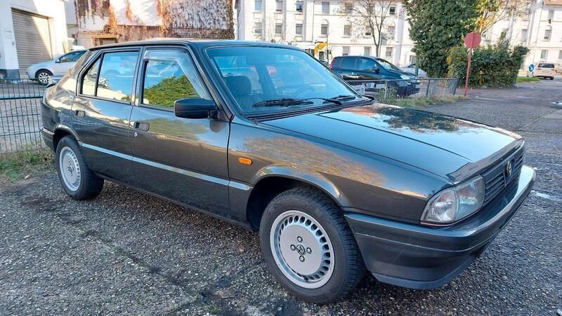 Grau Gebraucht 1987 Alfa Romeo 33 Limousine | 13.800 € - Bild 1/4