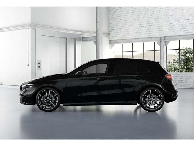 Gebraucht Mercedes A180 AMG 136 PS (100 kW) 2025 Metalliclack kosmosschwarz Limousine