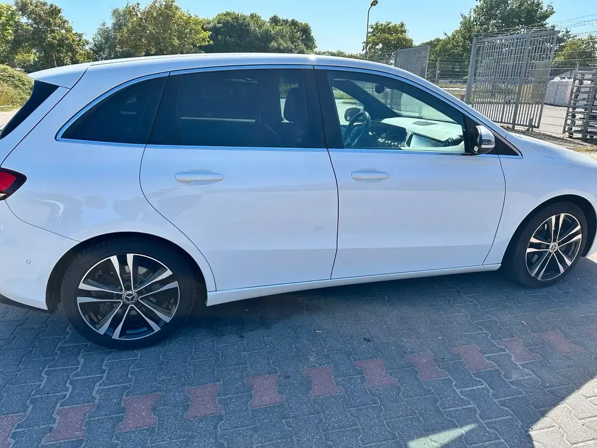 Gebraucht Mercedes B200 163 PS (119 kW) 2019 Weiß Kleinwagen