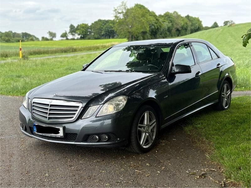 Grau Gebraucht 2009 Mercedes E200 Limousine | 5.999 € (Superpreis) - Bild 1/4
