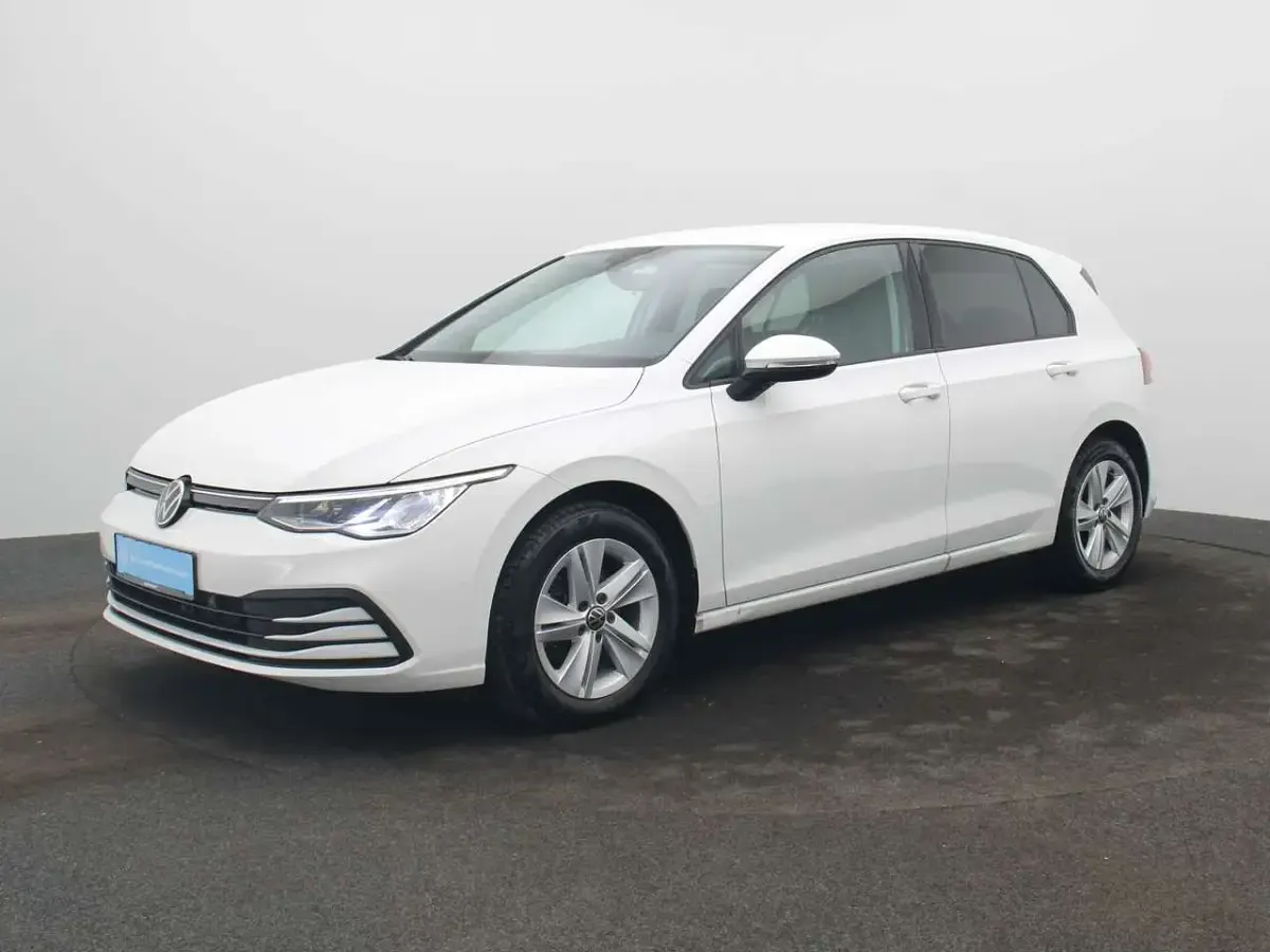 Gebraucht VW Golf VIII Life 150 PS (110 kW) 2022 Pure white Limousine