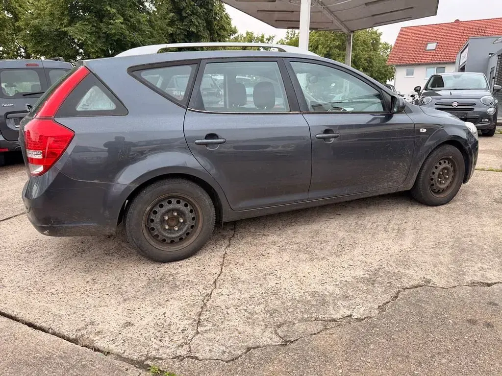 Gebraucht Kia Ceed 109 PS (80 kW) 2010 Grau Kleinwagen