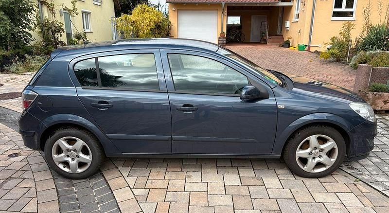 Blau Gebraucht 2007 Opel Astra Edition Limousine | 2.500 € (Fairer Preis) - Bild 1/4