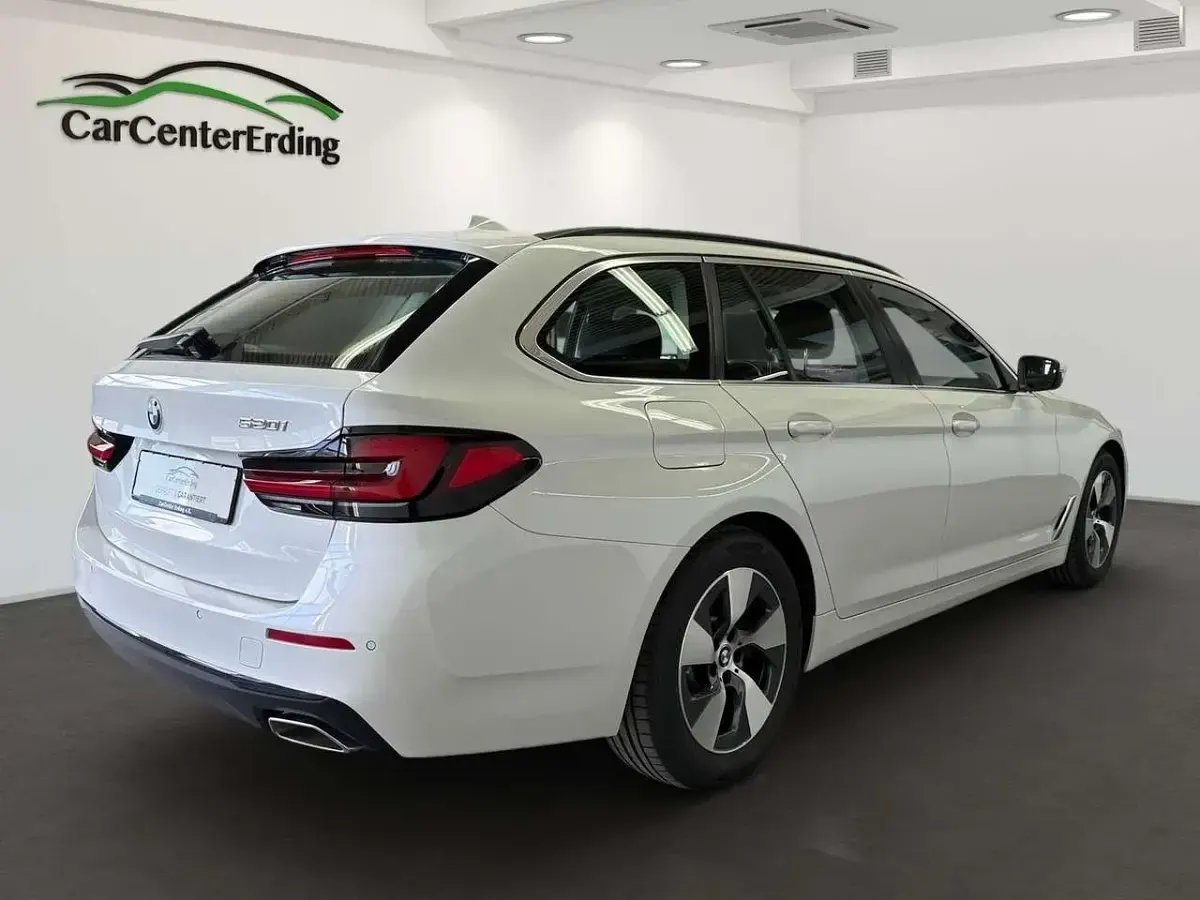 Second-hand BMW 520 184 CP (135 kW) 2023 Alb Break