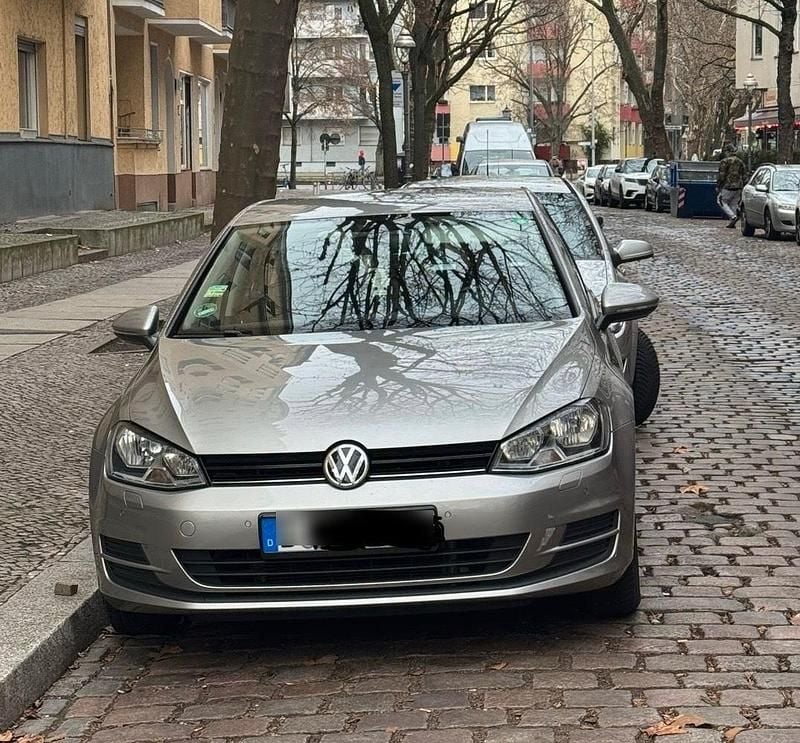 Grau Gebraucht 2014 VW Golf VII Comfortline Kleinwagen | 8.000 € (Fairer Preis) - Bild 1/4