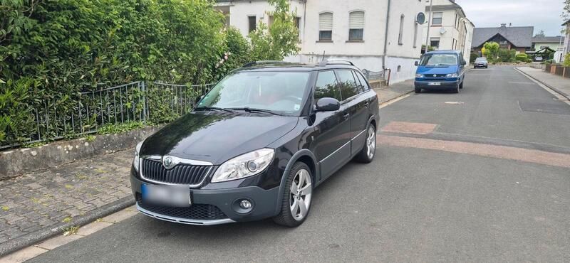 Schwarz Gebraucht 2010 Skoda Fabia Kleinwagen | 4.399 € (Fairer Preis) - Bild 1/4