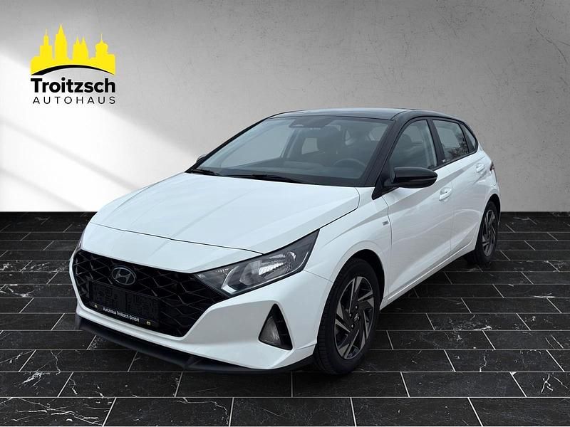 Weiß Gebraucht 2021 Hyundai i20 Intro Edition Kleinwagen | 12.990 € (Guter Preis) - Bild 1/4