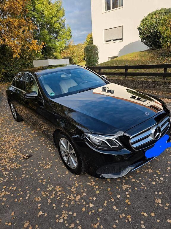 Schwarz Gebraucht 2017 Mercedes E200 Avantgarde Limousine | 20.550 € (Fairer Preis) - Bild 1/4