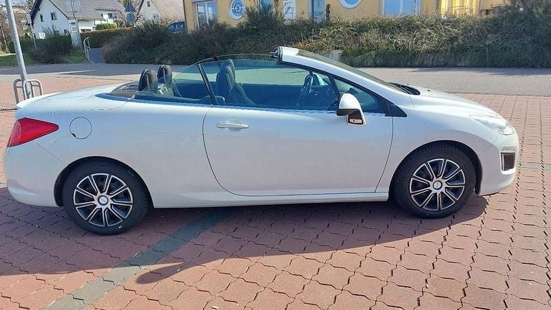 Gebraucht Peugeot 308 CC Active 156 PS (114 kW) 2013 Weiß Cabrio