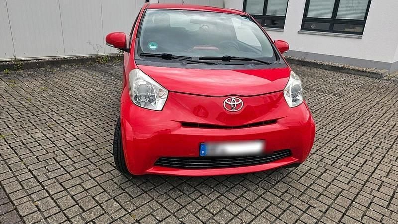 Rot Gebraucht 2011 Toyota iQ Kleinwagen | 2.999 € (Guter Preis) - Bild 1/4