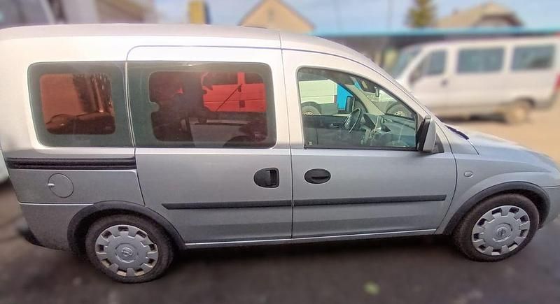 Gebraucht Opel Combo 101 PS (74 kW) 2009 Van / Kleinbus