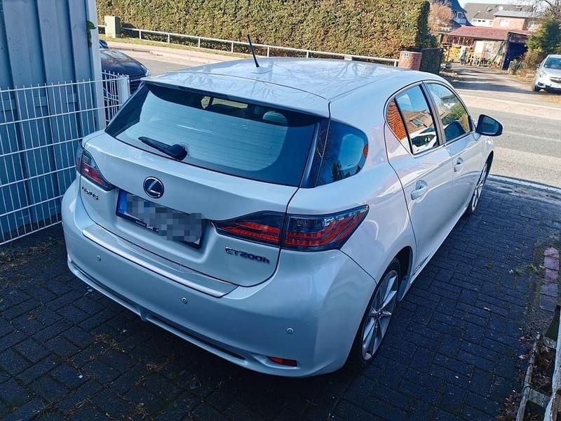 Gebraucht Lexus CT200h 99 PS (72 kW) 2011 Weiß Limousine