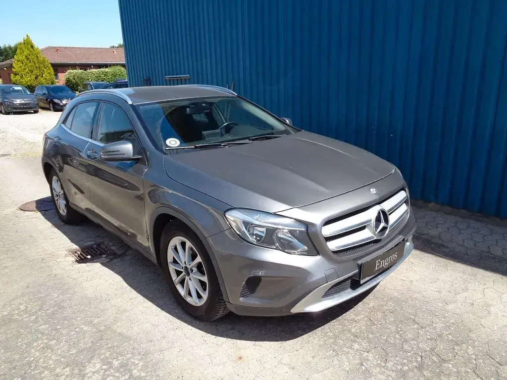 Gebraucht Mercedes GLA200 156 PS (114 kW) 2015 Grau SUV