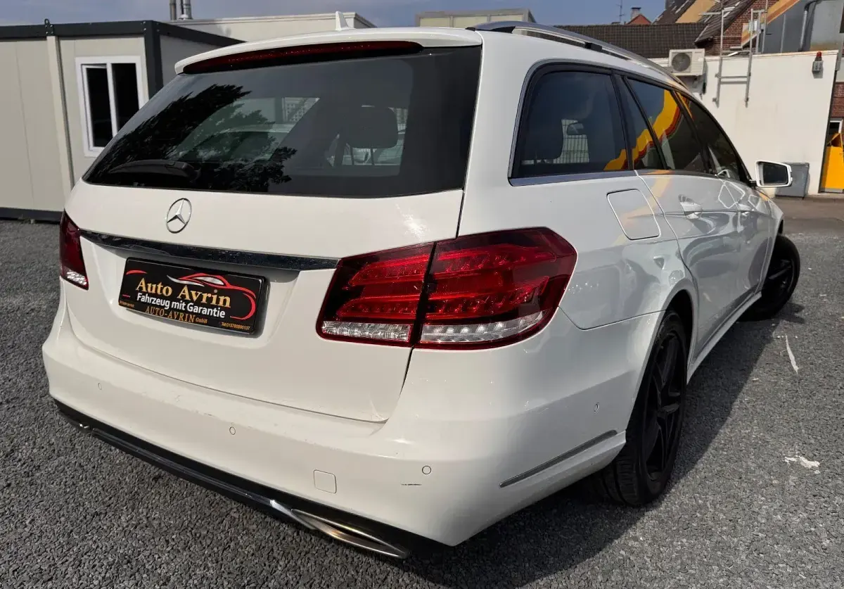 Gebraucht Mercedes E220 170 PS (125 kW) 2016 Weiß Kombi
