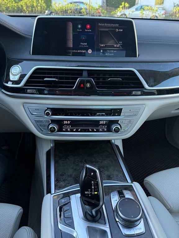 Gebraucht BMW 740L 320 PS (235 kW) 2017 Grau Limousine