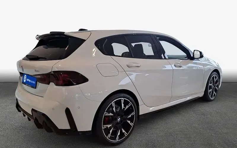 Neu BMW 120 Basis 170 PS (125 kW) 2025 Weiß Kleinwagen