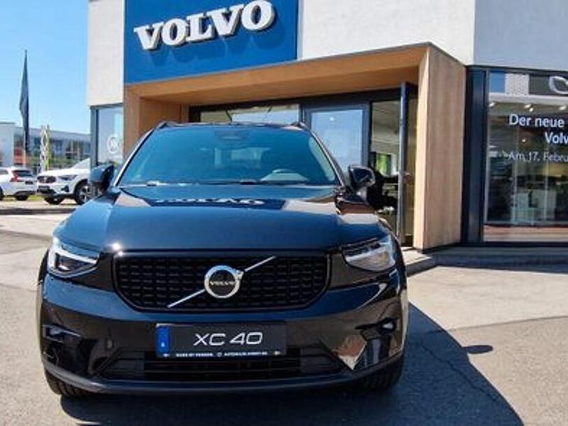 Gebraucht Volvo XC40 Plus 163 PS (119 kW) 2024 Onyx black / metallic SUV