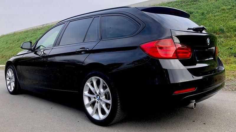 Gebraucht BMW 318 143 PS (105 kW) 2013 Schwarz Kombi