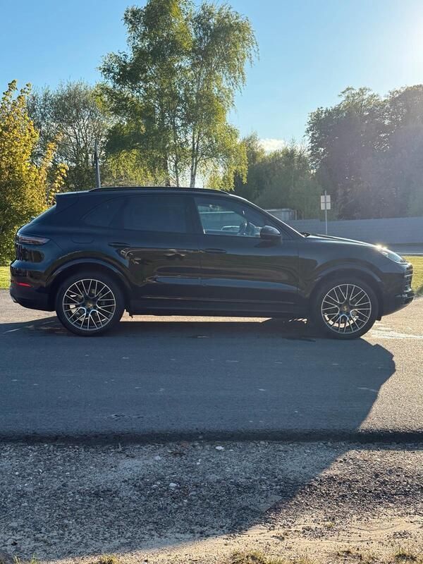 Schwarz Gebraucht 2018 Porsche Cayenne SUV | 43.000 € (Fairer Preis) - Bild 1/4