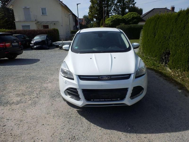 Frostweiß Gebraucht 2014 Ford Kuga SYNC Edition SUV | 8.900 € (Superpreis) - Bild 1/4