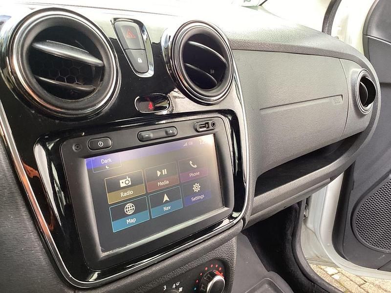 Gebraucht Dacia Lodgy Lauréate 102 PS (75 kW) 2018 Weiß Van / Kleinbus