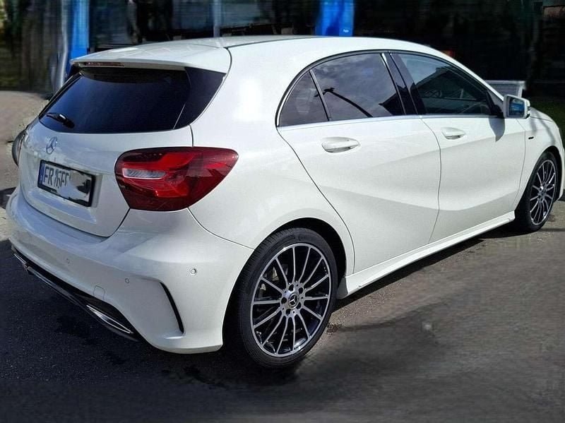 Gebraucht Mercedes A180 AMG line 122 PS (89 kW) 2018 Weiß Limousine