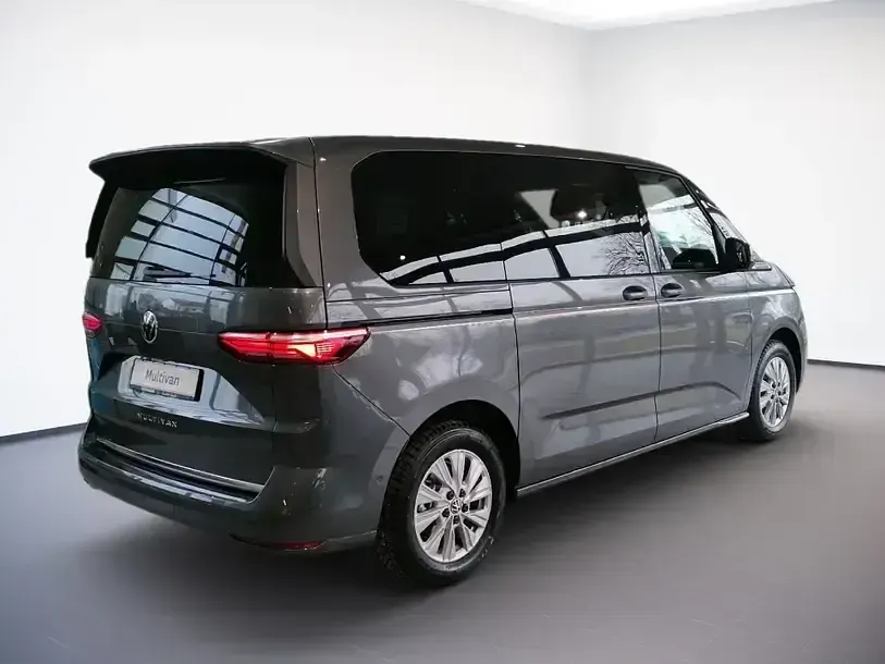 Gebraucht VW Multivan Style 150 PS (110 kW) 2026 Grau Van / Kleinbus