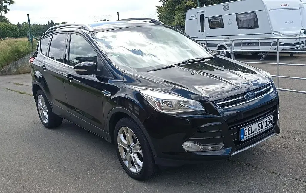 Gebraucht Ford Kuga Individual 150 PS (110 kW) 2016 Schwarz SUV