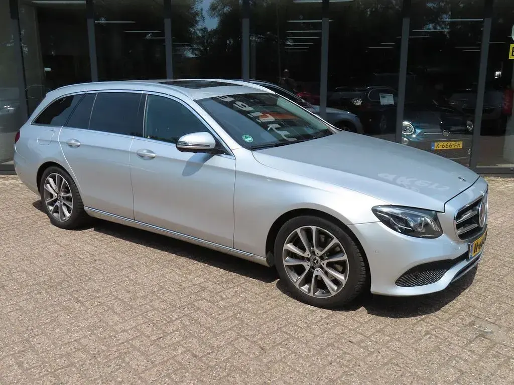 Gebraucht Mercedes E220 Business 194 PS (142 kW) 2019 Grau Kombi