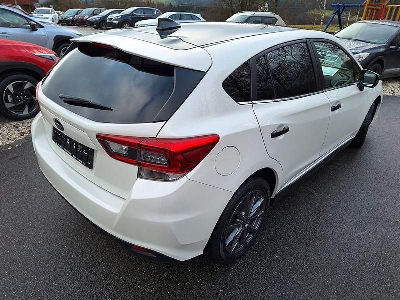Gebraucht Subaru Impreza Trend 150 PS (110 kW) 2022 Weiss, schwarz foliert Limousine