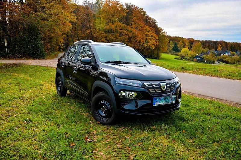 Schwarz Gebraucht 2022 Dacia Spring Comfort Plus Kleinwagen | 12.000 € (Etwas zu teuer) - Bild 1/4